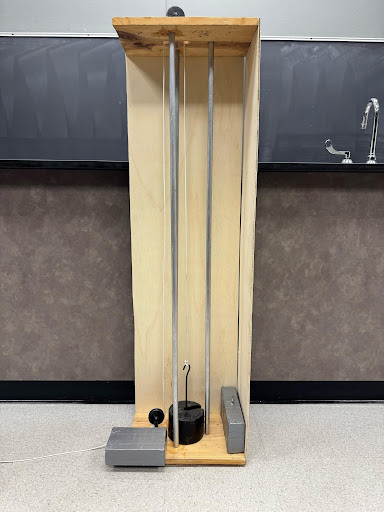 Alternative setup for using the pile driver on the floor with heavy bricks.
